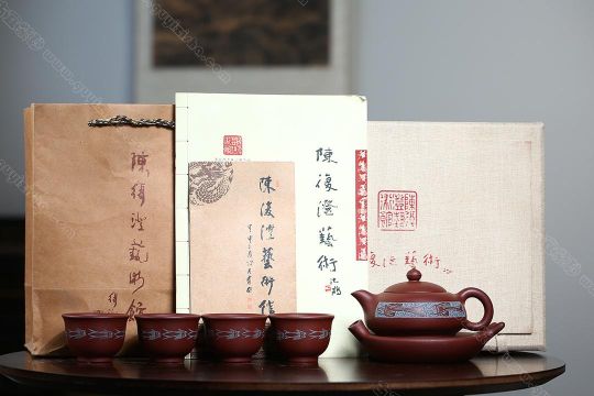 爆竹聲中一歲除，春風(fēng)送暖入屠蘇 【